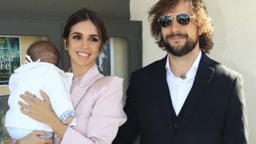 Elena Furiase, junto a Gonzalo Sierra en el bautizo de su hijo Noah Elena Furiase, junto a Gonzalo Sierra en el bautizo de su hijo Noah