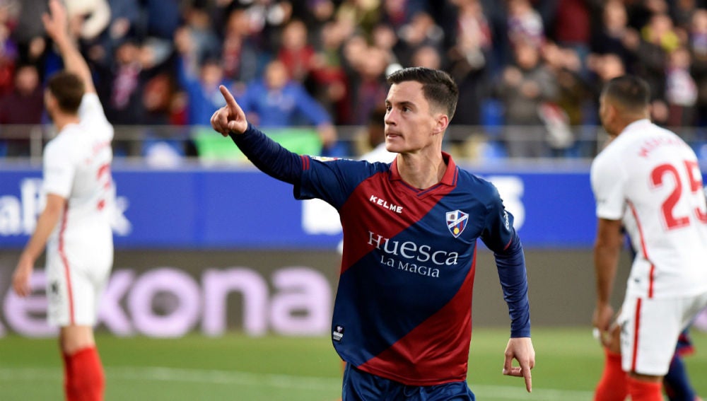 Juanpi celebra un gol con el Huesca