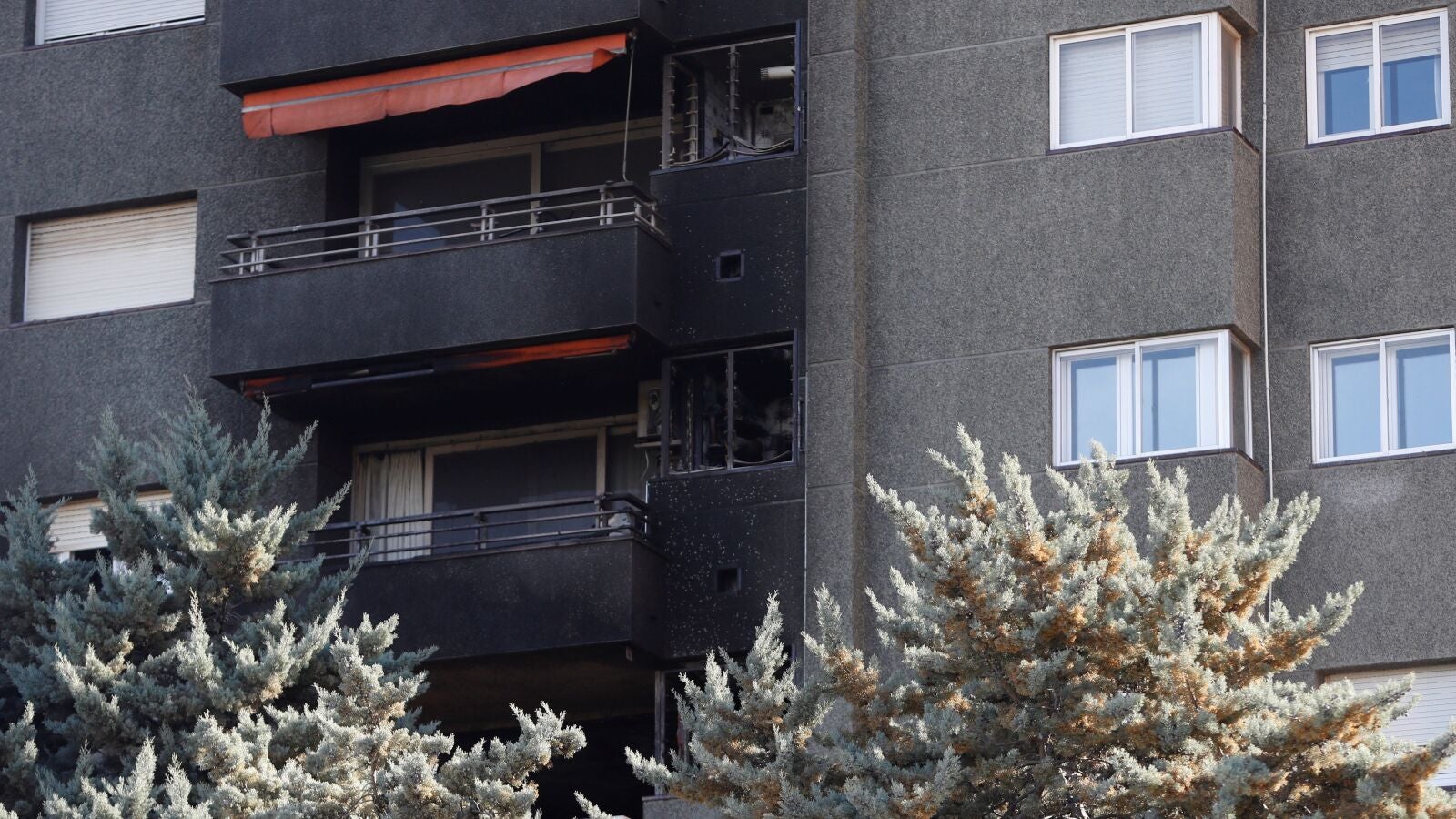 Dos muertos en un incendio en un edificio de once plantas en Barcelona