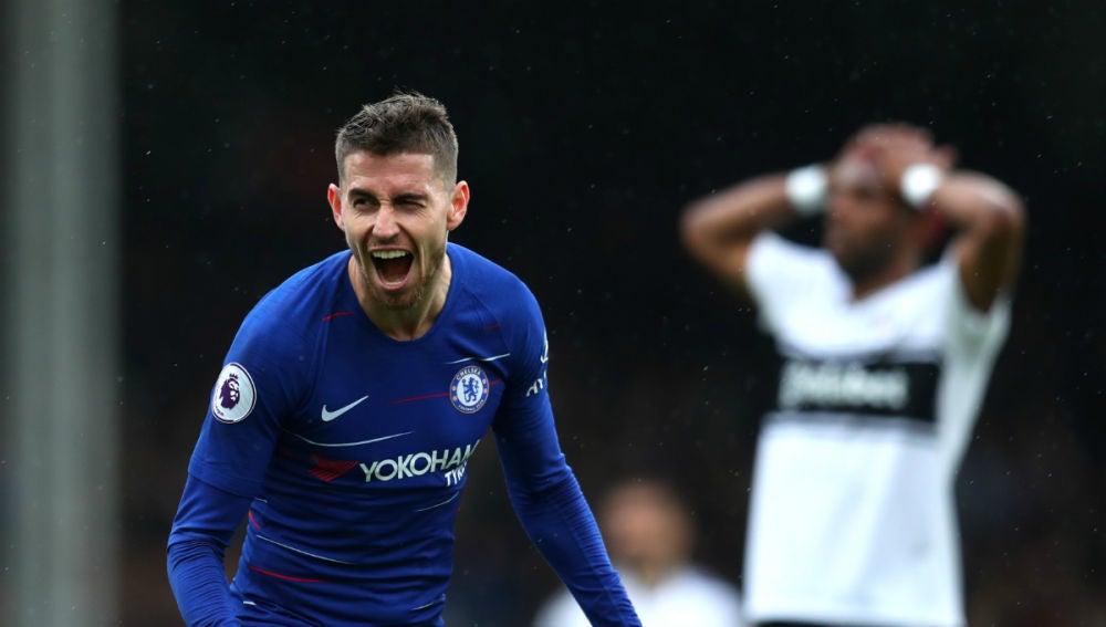 Jorginho celebra un gol