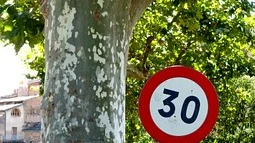 Se&ntilde;al de tr&aacute;fico 30 km/h