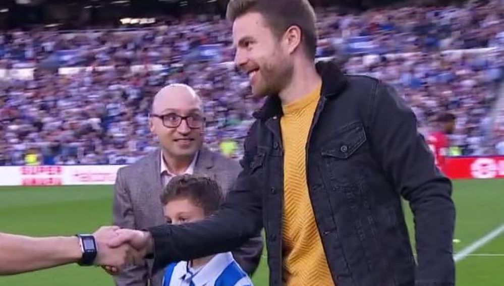 Jesús Vidal hizo el saque de honor en Anoeta
