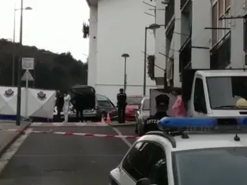 Hallan el cadáver de una recién nacida en una calle de Mondragón Hallan el cadáver de una recién nacida en una calle de Mondragón