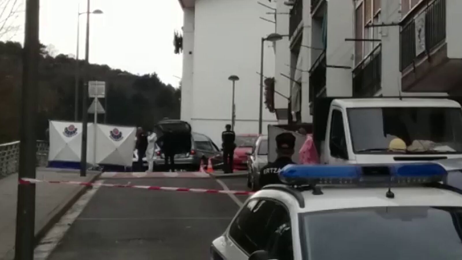 Hallan el cadáver de una recién nacida en una calle de Mondragón