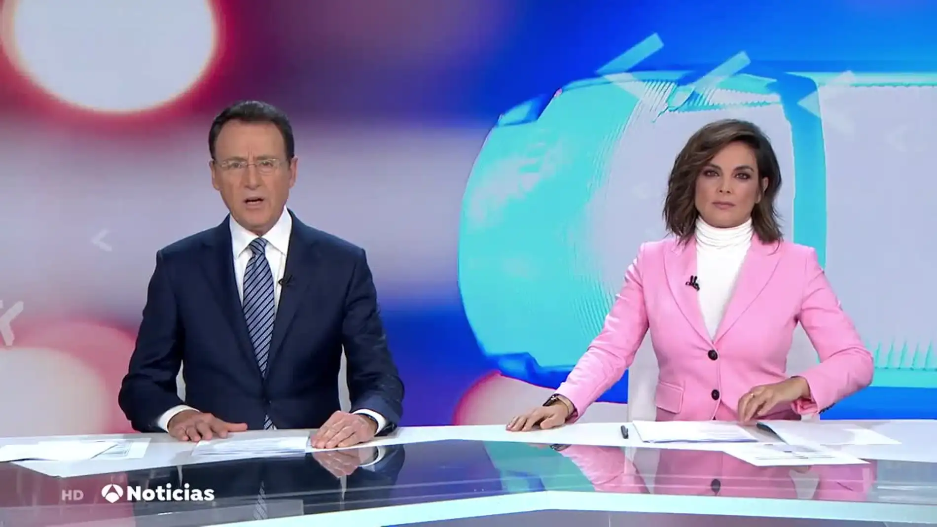 Antena 3 Noticias Fin de Semana, con Matías Prats y Mónica Carrillo