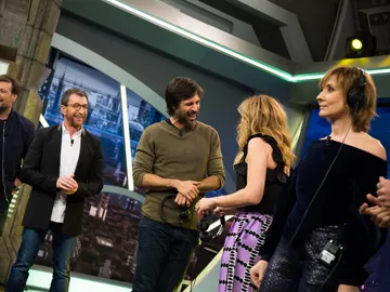 Hugo Silva y Nathalie Poza muestran su faceta como imitadores en el teléfono escacharrado de Carlos Latre Hugo Silva y Nathalie Poza muestran su faceta como imitadores en el teléfono escacharrado de Carlos Latre