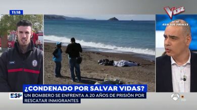 El bombero andaluz que se juega 20 años de cárcel por rescatar a inmigrantes del mar: 