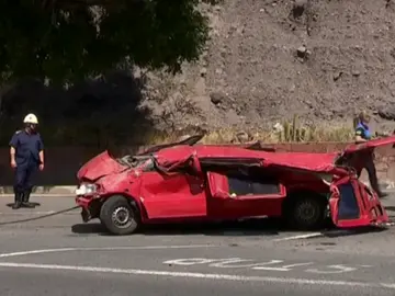 Perdió los frenos y cayó por una ladera Perdió los frenos y cayó por una ladera