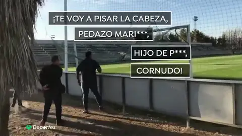 Graves insultos de un aficionado a un árbitro: "Te voy a pisar la cabeza, pedazo maricón" Graves insultos de un aficionado a un árbitro: "Te voy a pisar la cabeza, pedazo maricón"