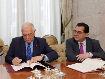España y Reino Unido firman un tratado fiscal para evitar el fraude en Gibraltar