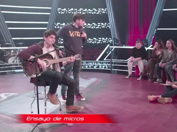 VÍDEO: Pablo López, alucinado con Andrés Iwasaki en los ensayos de los Asaltos: “Es un mago” VÍDEO: Pablo López, alucinado con Andrés Iwasaki en los ensayos de los Asaltos: “Es un mago”