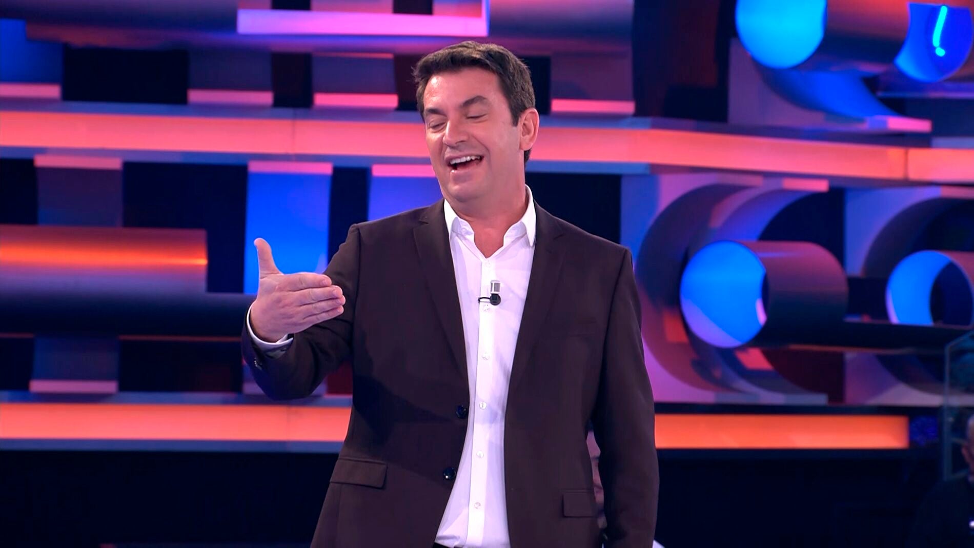 Arturo Valls cuenta en '&iexcl;Ahora Caigo!', una graciosa an&eacute;cdota con Alicia Vikander