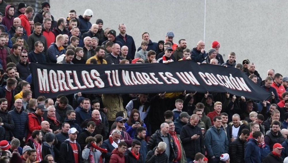 La pancarta con el mensaje "Morelos tu madre es un colchón"
