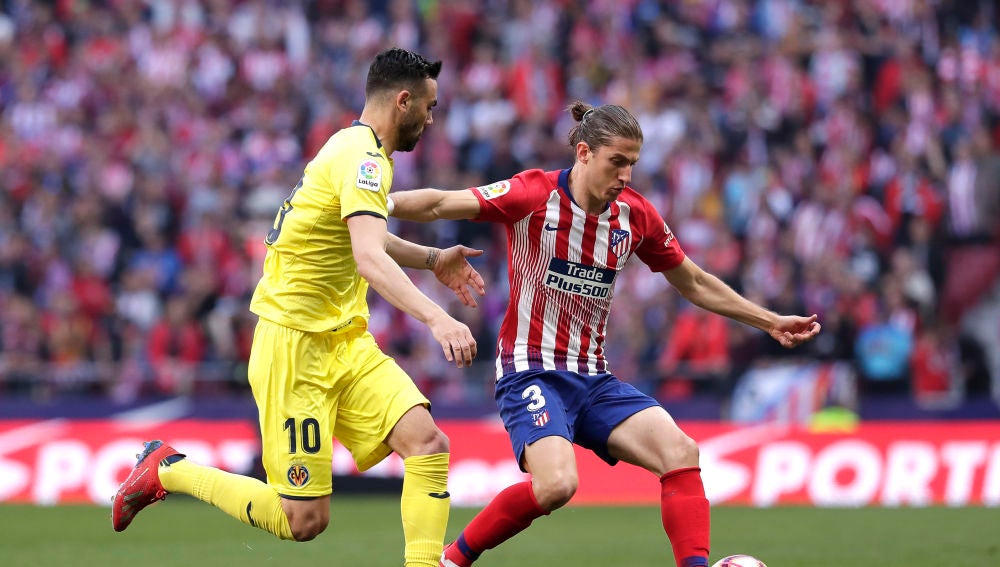 Filipe Luis en un partido contra el Villarreal