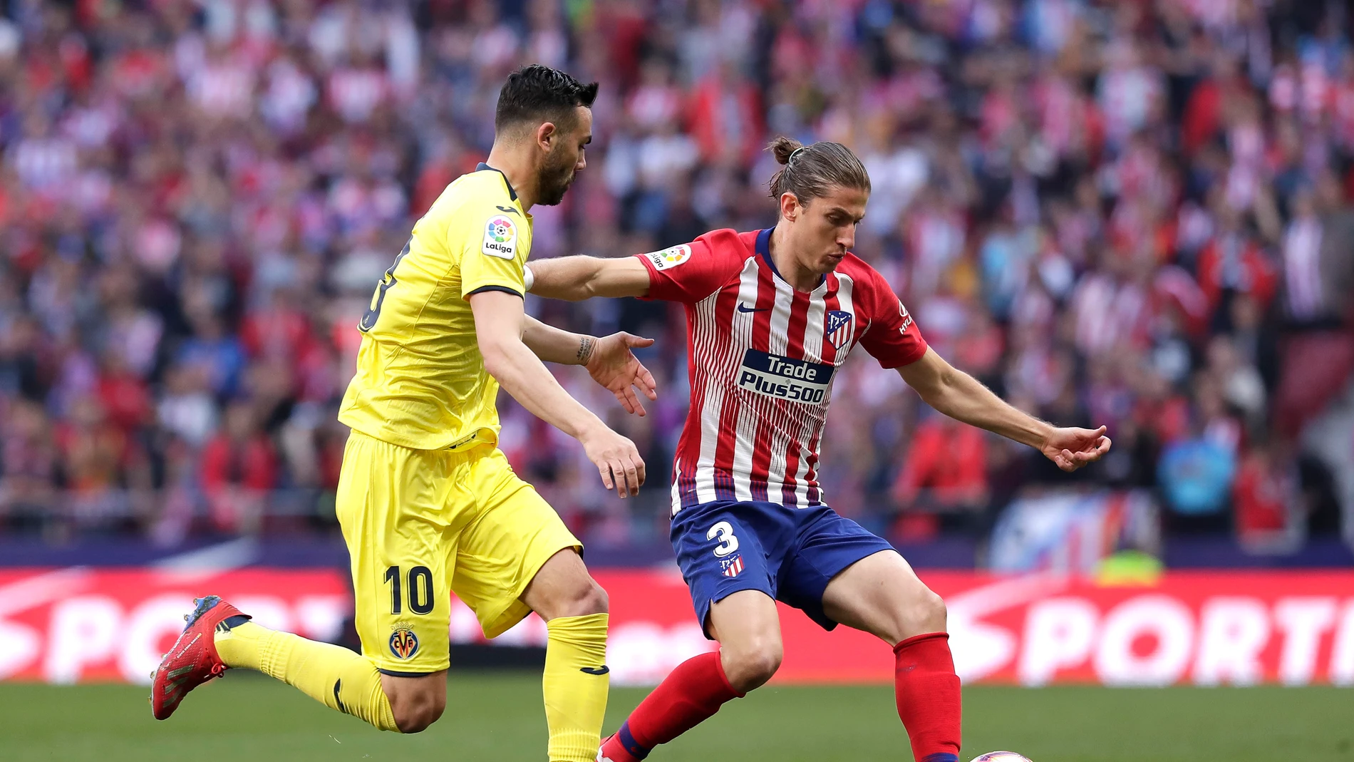 Filipe Luis en un partido contra el Villarreal Filipe Luis en un partido contra el Villarreal
