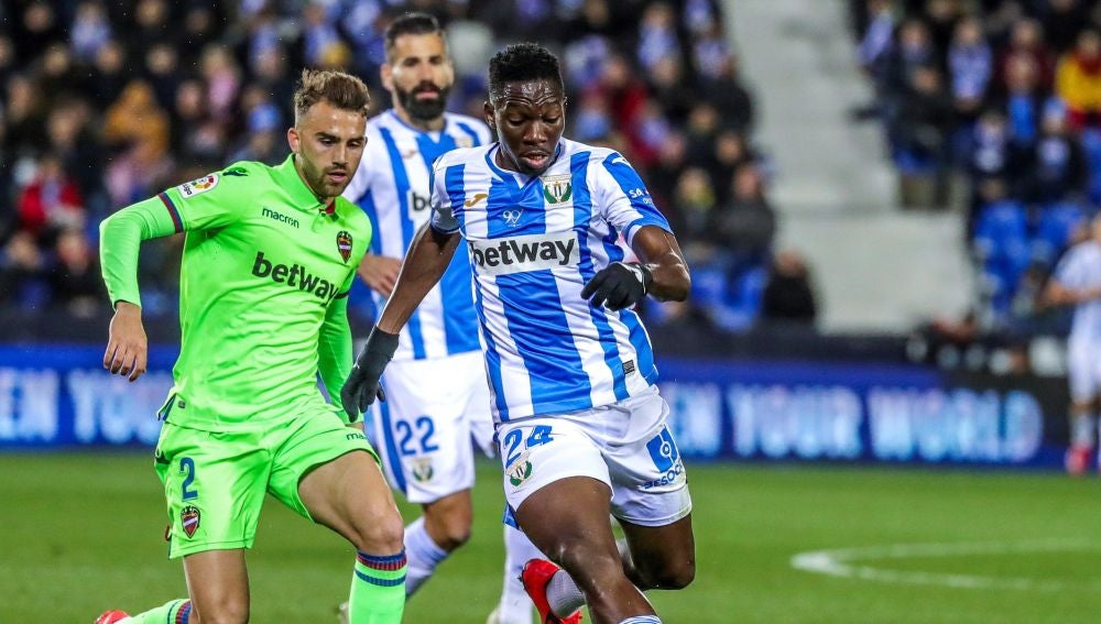 Momento del partido entre Leganés y Levante