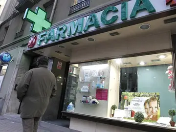 La fachada de una farmacia La fachada de una farmacia