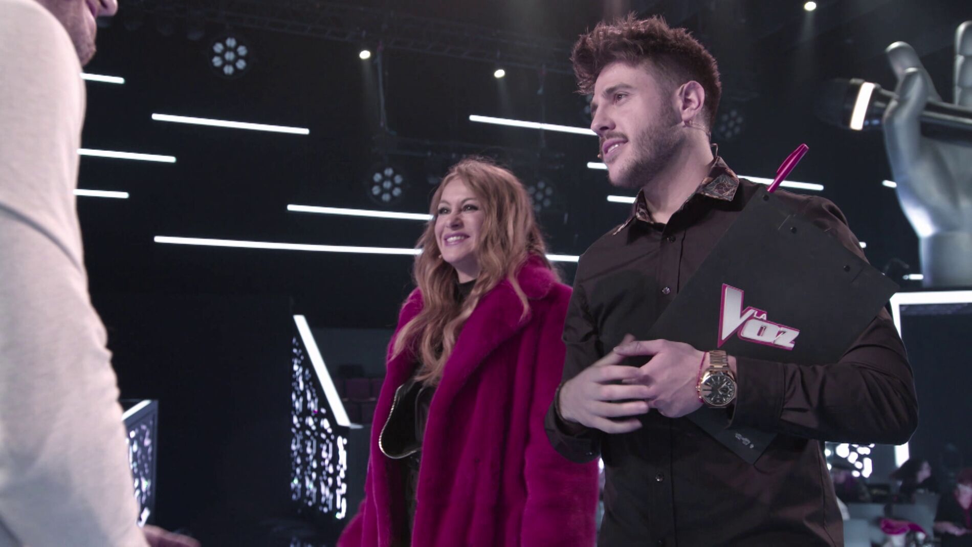 V&Iacute;DEO-LA VOZ:El ensayo de &Aacute;ngel Cort&eacute;s emociona a Paulina Rubio: &ldquo;Me recuerda mucho a mi abuela&rdquo;