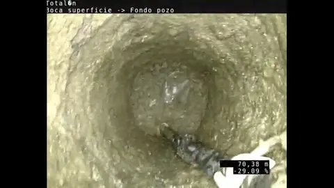 Los trabajos con la piqueta para deshacer el tapón en el pozo al que cayó Julen Los trabajos con la piqueta para deshacer el tapón en el pozo al que cayó Julen