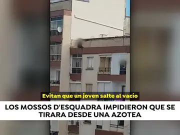 Los Mossos d'Esquadra impiden que un joven se tire al vacío en Reus Los Mossos d'Esquadra impiden que un joven se tire al vacío en Reus