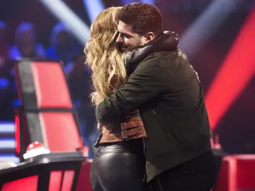 VÍDEO-LA VOZ: Antonio Orozco, con la voz entrecortada, describe cómo se siente tras la actuación de Fran Arenas: “Me ahogo, es sincero en el mar de mi alma, ahora en deshielo” VÍDEO-LA VOZ: Antonio Orozco, con la voz entrecortada, describe cómo se siente tras la actuación de Fran Arenas: “Me ahogo, es sincero en el mar de mi alma, ahora en deshielo”