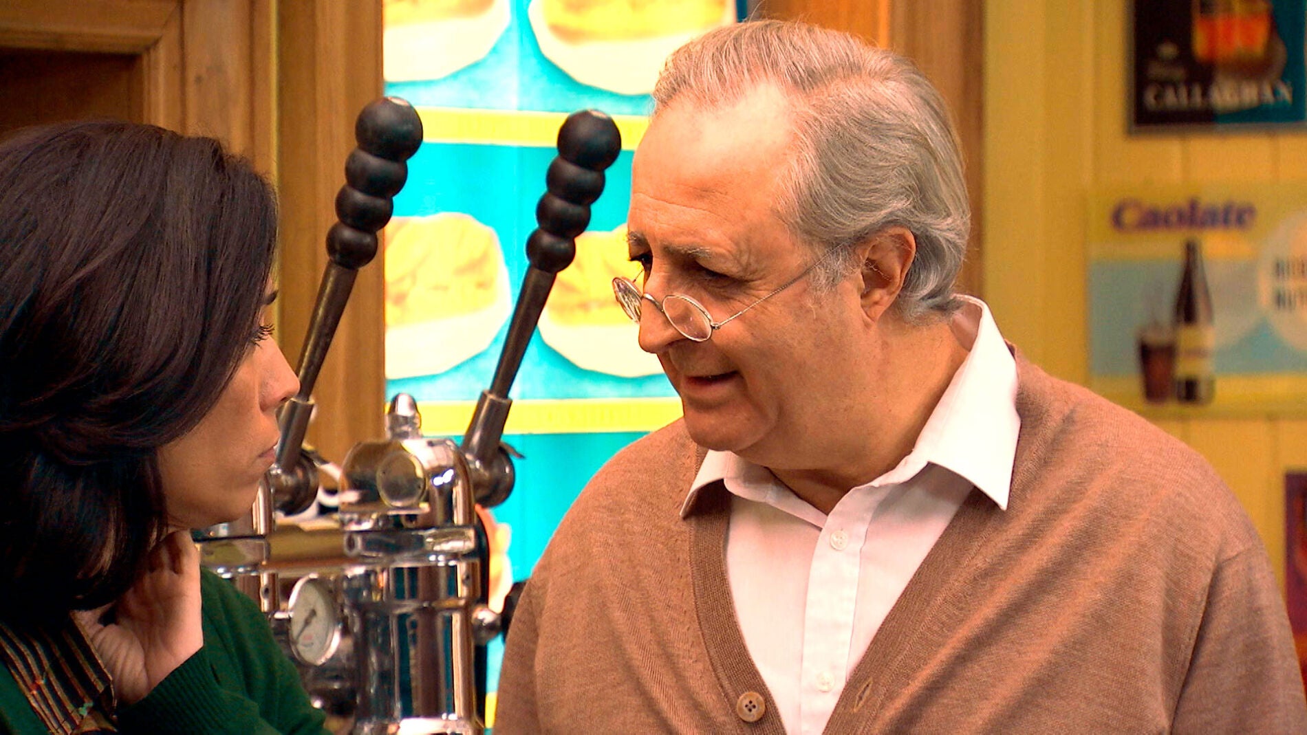 Pelayo tranquiliza a Manolita sobre la relaci&oacute;n de Luisita y Amelia