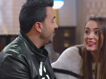 Miriam Fernández comparte un secreto con Luis Fonsi en los ensayos de los Asaltos Miriam Fernández comparte un secreto con Luis Fonsi en los ensayos de los Asaltos