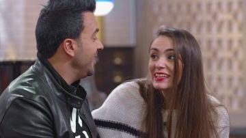 Miriam Fernández comparte un secreto con Luis Fonsi en los ensayos de los Asaltos