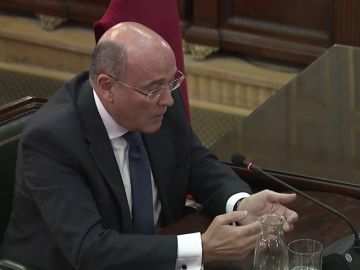 De los Cobos ha relatado los choques que mantuvo con el mayor y que demuestran que "la relación con Trapero siempre fue difícil". De los Cobos ha relatado los choques que mantuvo con el mayor y que demuestran que "la relación con Trapero siempre fue difícil".