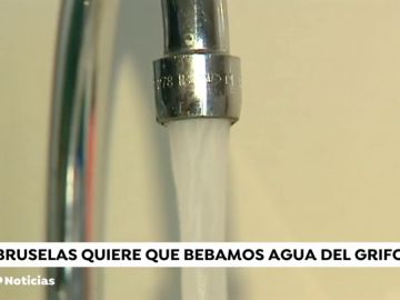 La UE acuerda formentar el uso del agua de grifo gratis en bares y restastaurantes 