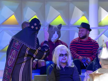 Jorge Fernández, alucinado con un siniestro disfraz entre el público Jorge Fernández, alucinado con un siniestro disfraz entre el público