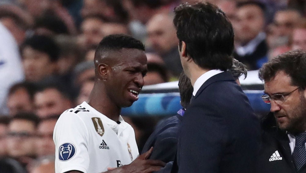 Vinicius se marcha llorando del partido contra el Ajax