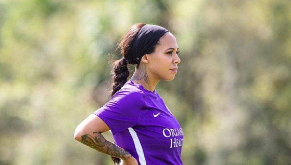 La jugadora Sydney Leroux, embarazada de cinco meses y medio
