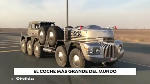 Las imágenes del nuevo 'juguete' de 10 ruedas diseñado exclusivamente para el jeque de Dubai que ha dado la vuelta al mundo Las imágenes del nuevo 'juguete' de 10 ruedas diseñado exclusivamente para el jeque de Dubai que ha dado la vuelta al mundo