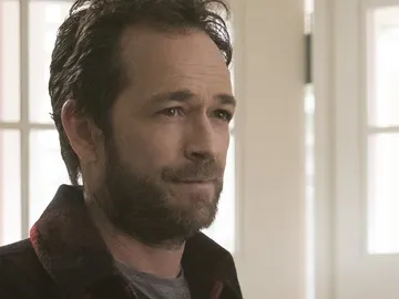 Luke Perry, Fred Andrews en 'Riverdale' Luke Perry, Fred Andrews en 'Riverdale'