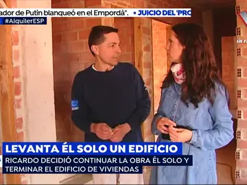 Ricardo, el operario en paro que ha construido él solo un edificio de viviendas Ricardo, el operario en paro que ha construido él solo un edificio de viviendas