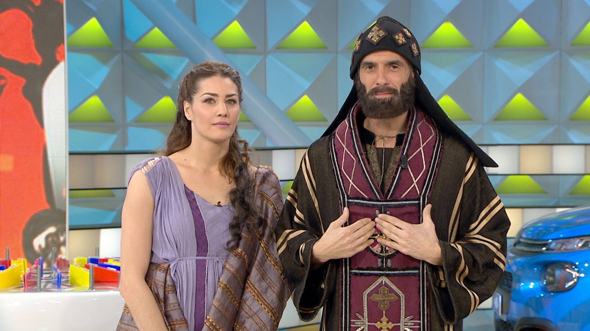 Los disfraces m&aacute;s divertidos invaden 'La ruleta de la suerte' en el Especial Carnaval 