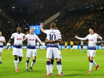 Harry Kane celebra con sus compañeros su gol con el Tottenham Harry Kane celebra con sus compañeros su gol con el Tottenham