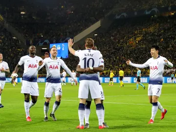 Harry Kane celebra con sus compañeros su gol con el Tottenham Harry Kane celebra con sus compañeros su gol con el Tottenham