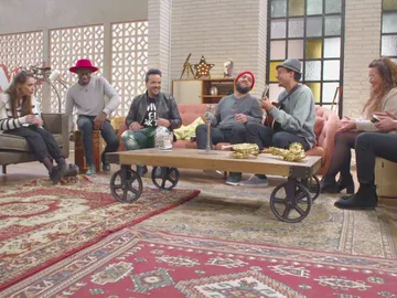 VÍDEO: Luis Fonsi propone a sus talents un ejercicio de improvisación dedicado a las mujeres en el ensayo de los Asaltos VÍDEO: Luis Fonsi propone a sus talents un ejercicio de improvisación dedicado a las mujeres en el ensayo de los Asaltos