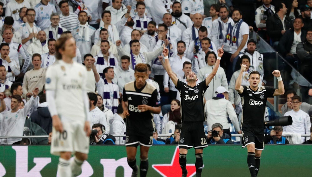 Ziyech celebra el 0-1 contra el Real Madrid