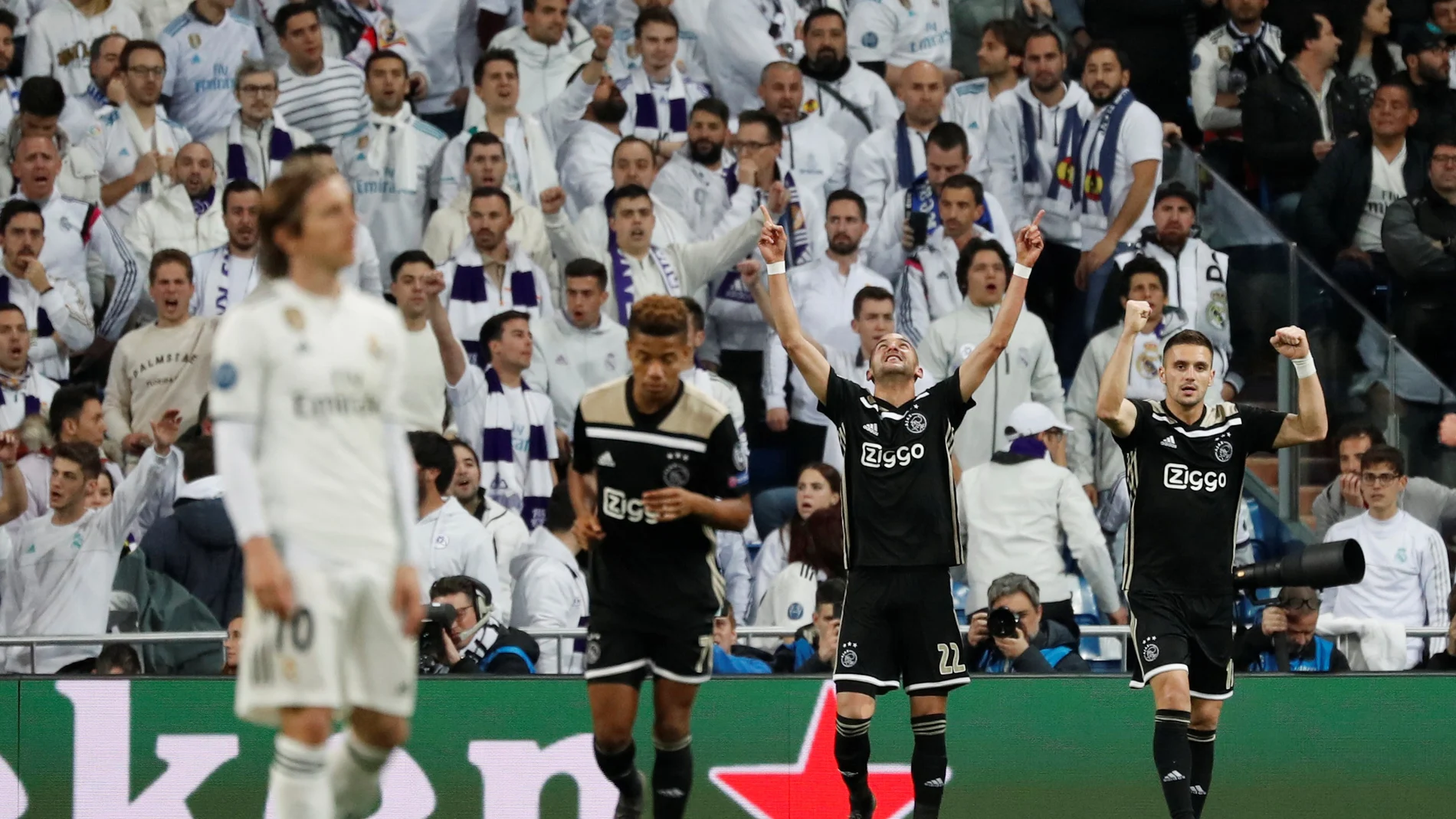 Ziyech celebra el 0-1 contra el Real Madrid Ziyech celebra el 0-1 contra el Real Madrid