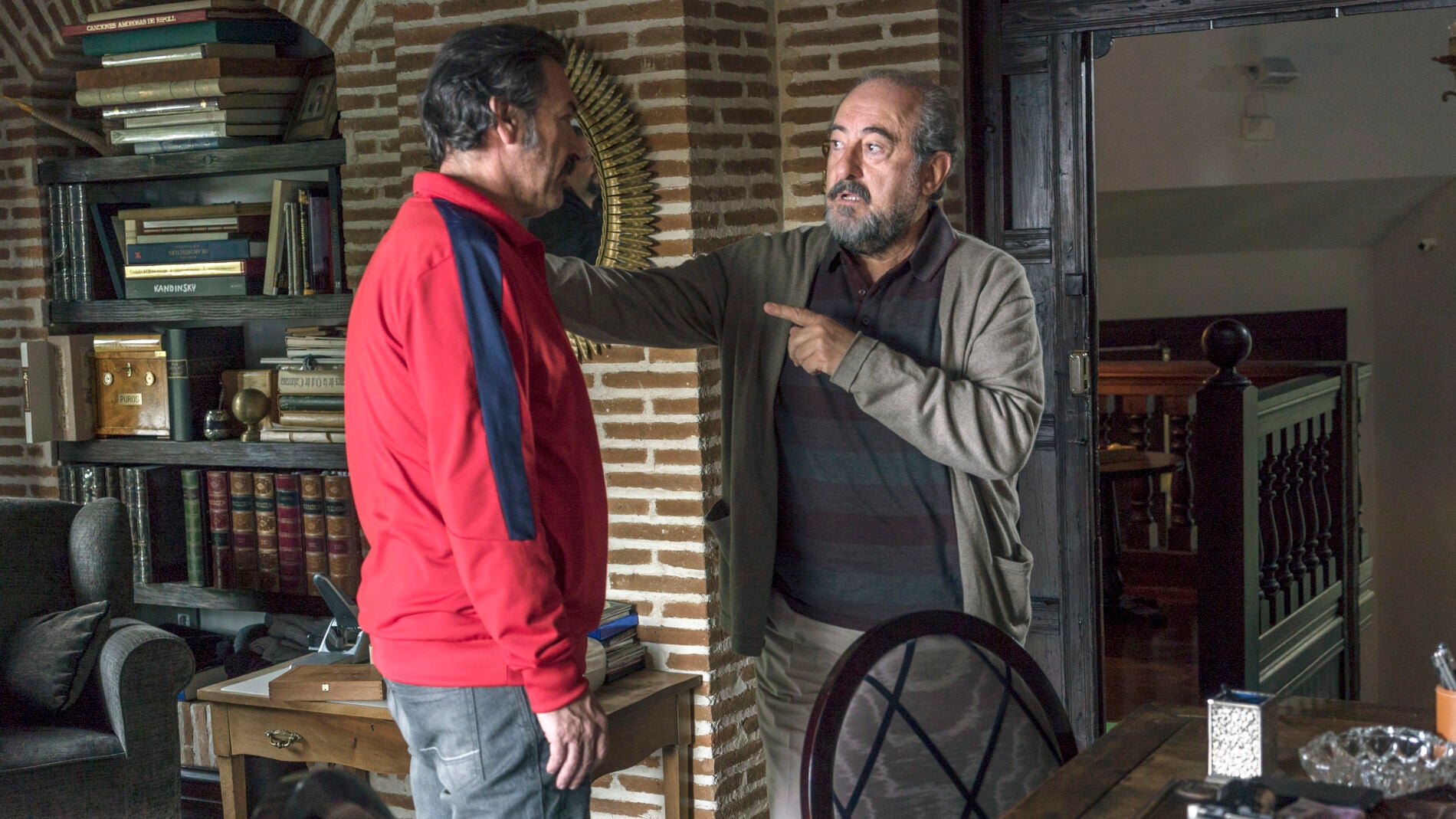 Pascual le comunica a Don Julio que deja el negocio: "Quiero cambiar de vida, me he enamorado de esa mujer"