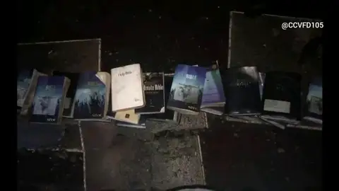 Un incendio devasta una iglesia en Estados Unidos y deja las biblias y las cruces intactas Un incendio devasta una iglesia en Estados Unidos y deja las biblias y las cruces intactas