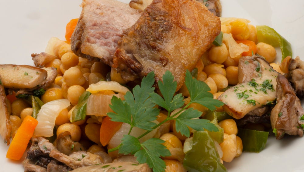 Garbanzos con papada y setas