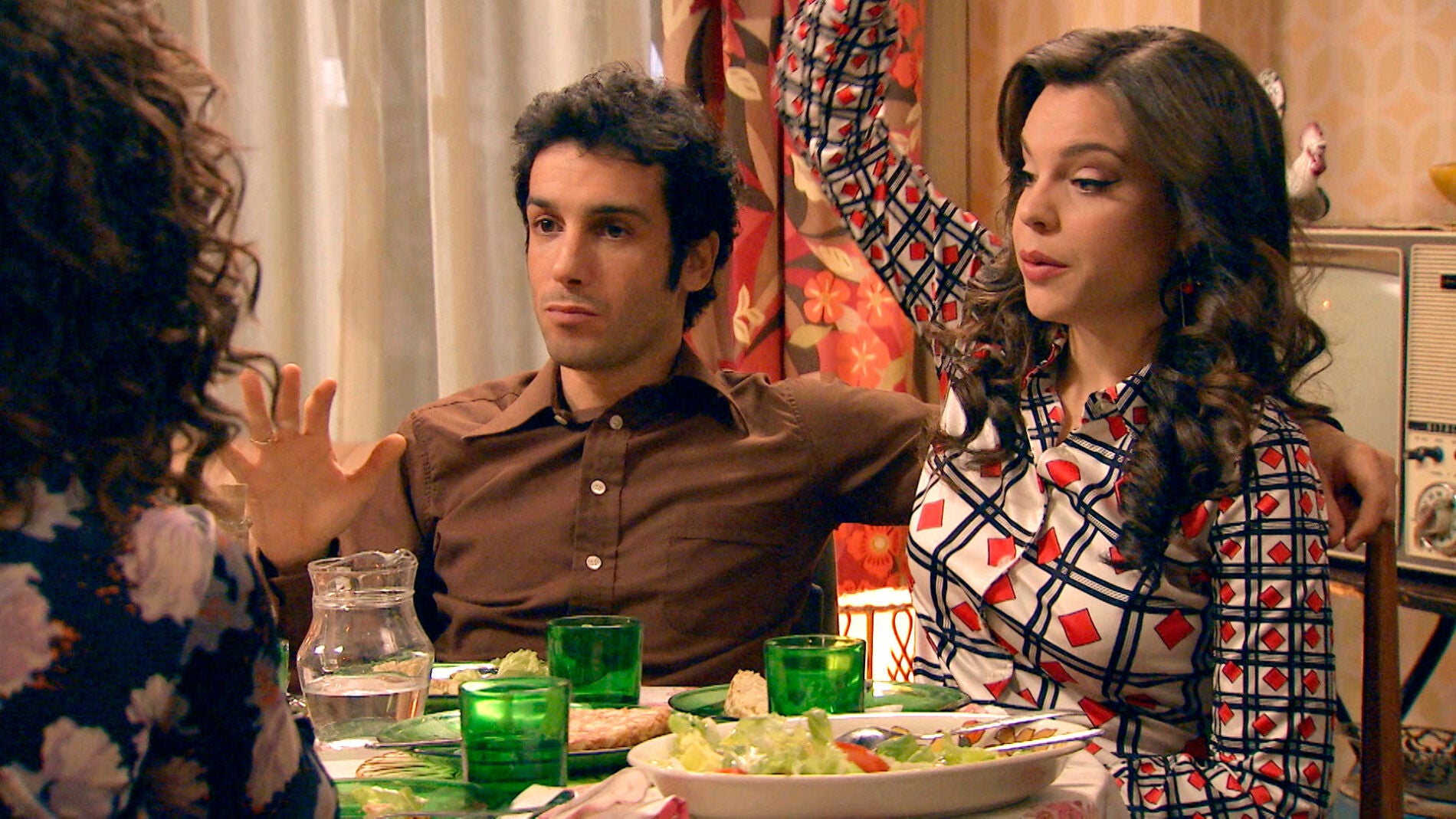 Los coqueteos de Luisita y Amelia hacen sospechar a Ignacio de su relaci&oacute;n