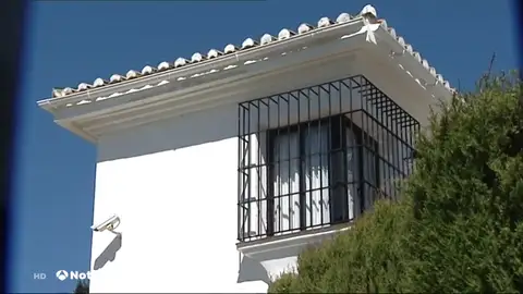 Un hombre asesina a su mujer delante de su hijo en Estepona Un hombre asesina a su mujer delante de su hijo en Estepona