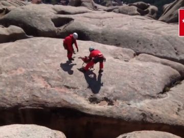 El impresionante rescate de un perro con un helicóptero en La Pedriza