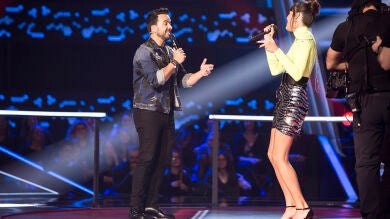 Beatriz Pérez canta ‘Échame la culpa’ con Luis Fonsi en su despedida de ‘La Voz’