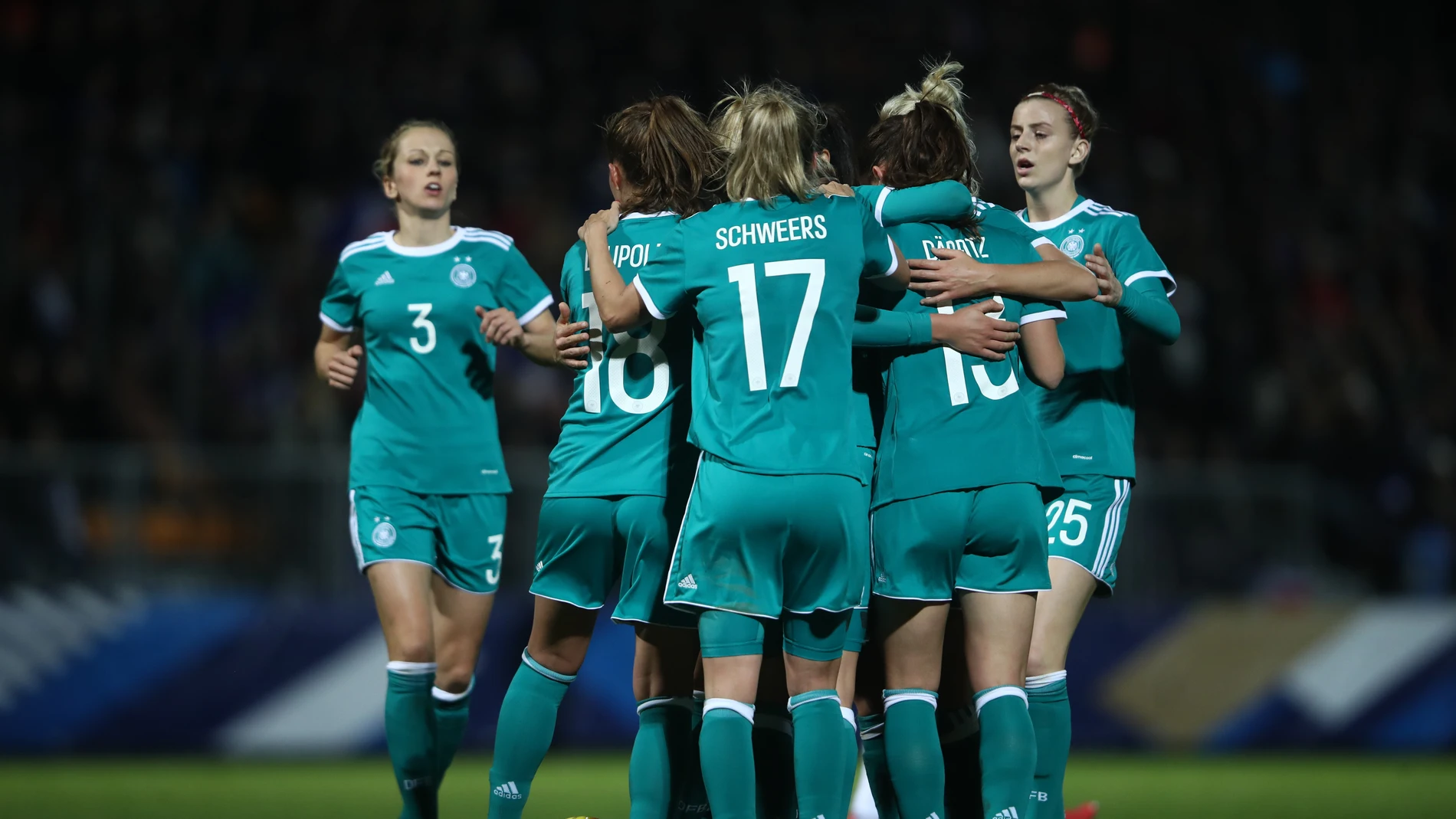 Las jugadoras de la selección de Alemania celebran un gol Las jugadoras de la selección de Alemania celebran un gol